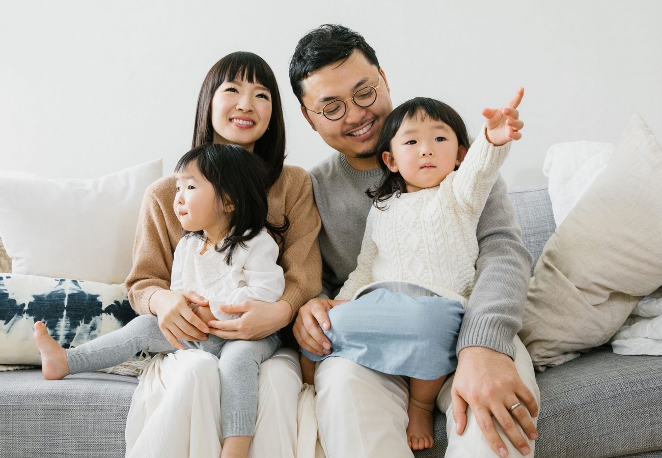 Takumi Kawahara, wife Marie Kondo and kids