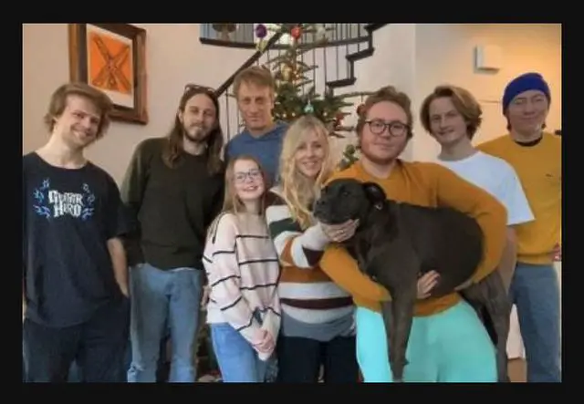 Cathy Goodman with husband and all their kids
