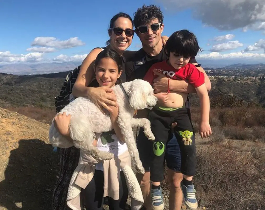 Matt Gutman with wife and children
