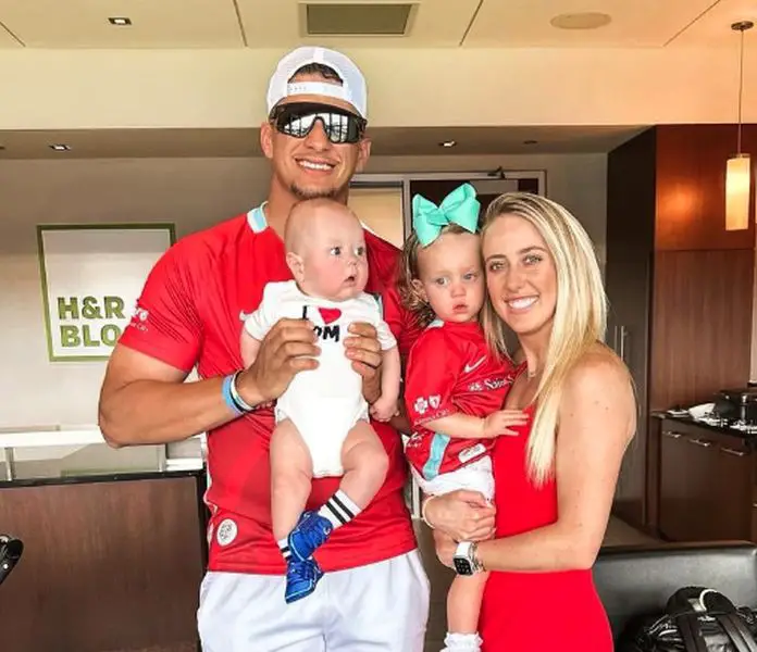 Patrick Mahomes with his wife and kids