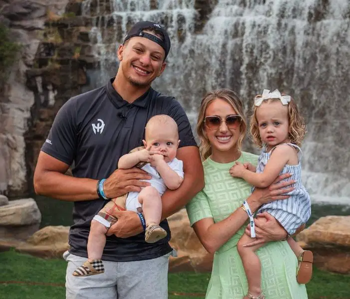 Patrick Mahomes with his wife and two kids