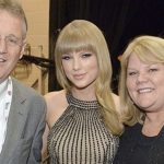 Scott Kingsley Swift with his ex-wife Andrea Swift and daughter Taylor Swift