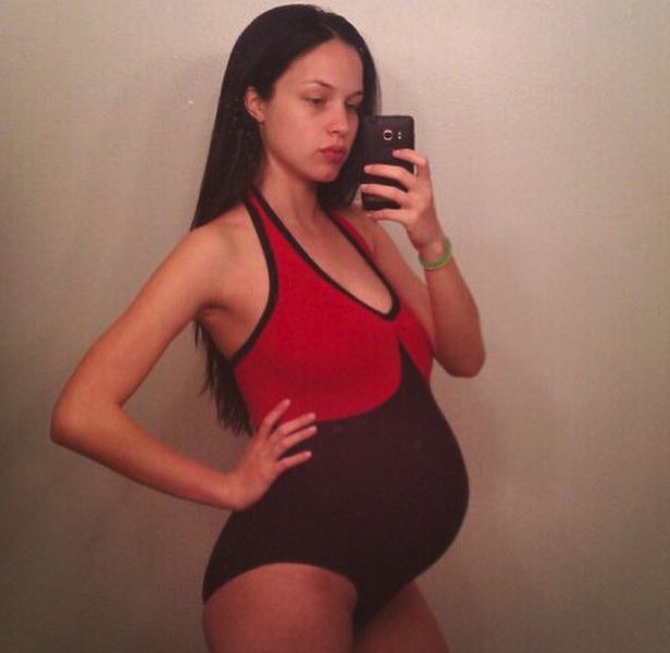 Alexis Knapp pregnancy picture