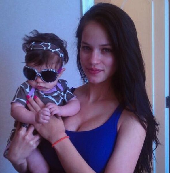 Young Kai Knapp with her mother Alexis Knapp