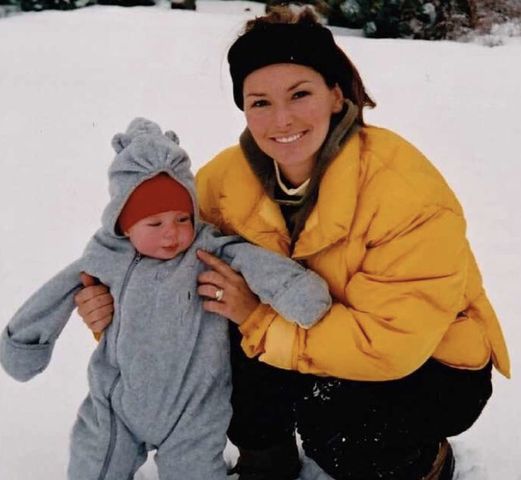 Young Eja and mother Shania Twain