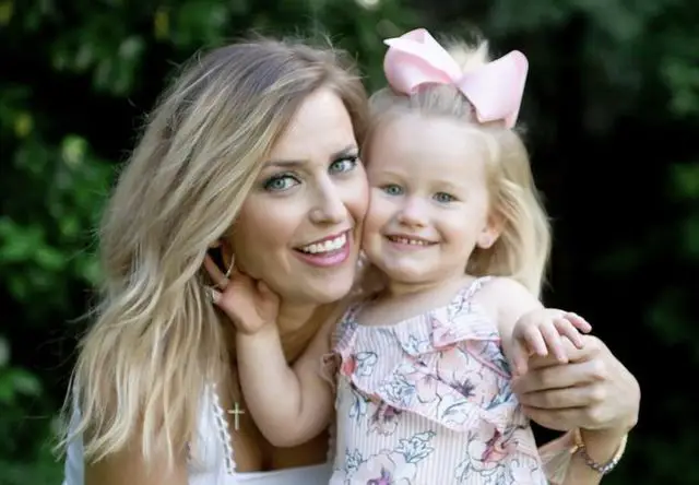 Alisa Mote with her daughter Kenadeigh Kelley. (Alisa/Instagram)
