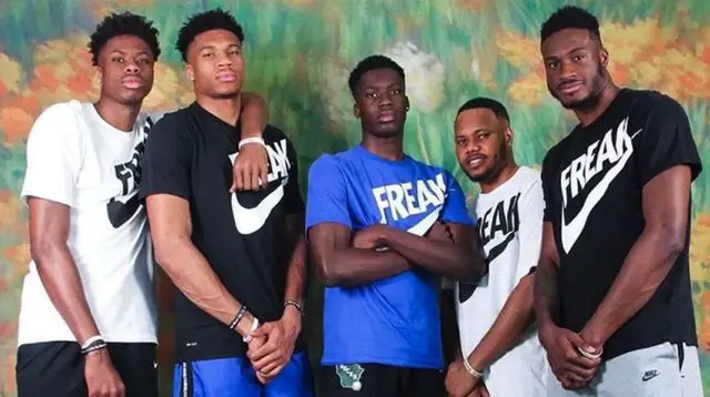 Francis Antetokounmpon with his siblings