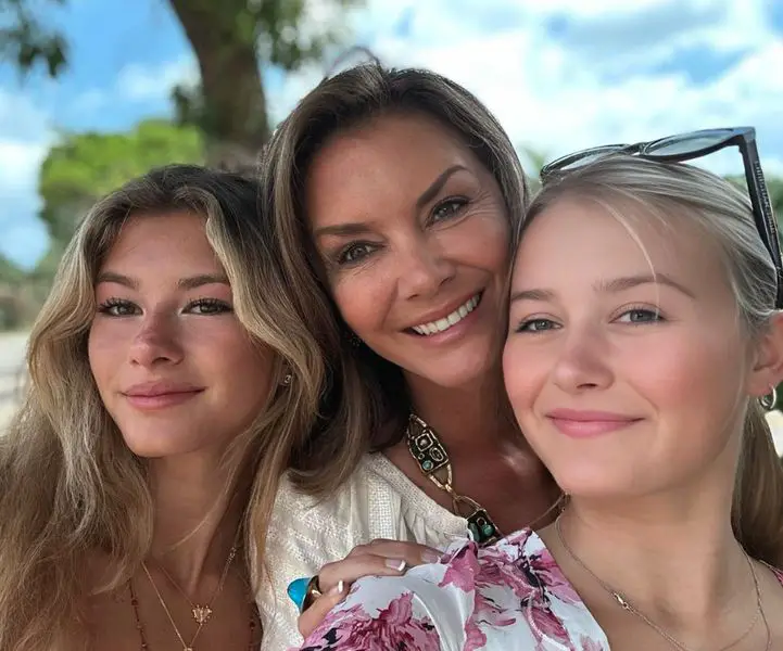 Kirsten Kutner with daughters Kaya Kutner and Kelly Kutner