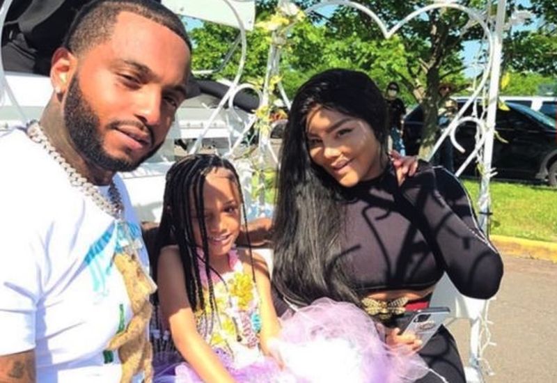 Royal Reign with her mom Lil Kim and dad Mr. Paper
