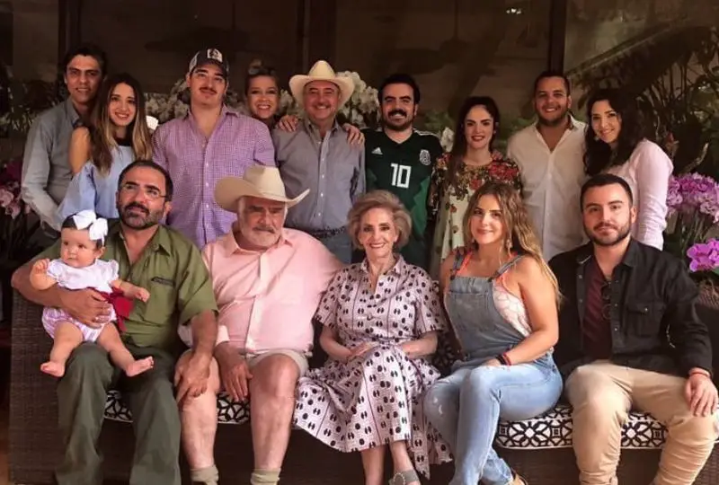 Vicente Fernandez and wife Maria with their family