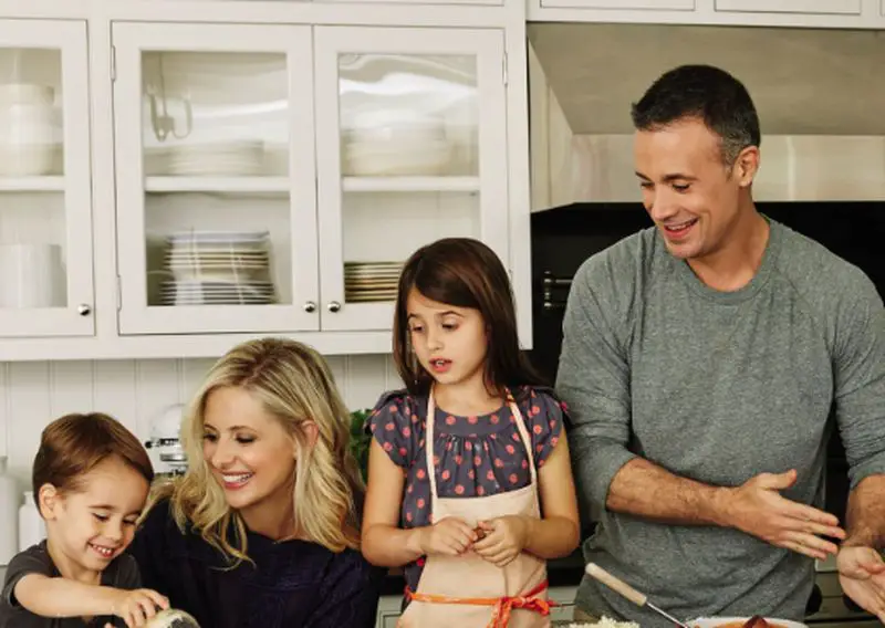Freddie Prinze Jr with his wife and children
