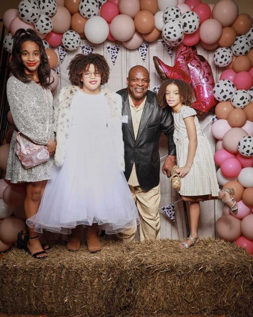 Ronnie Coleman with his daughters. (Ronnie/Instagram)
