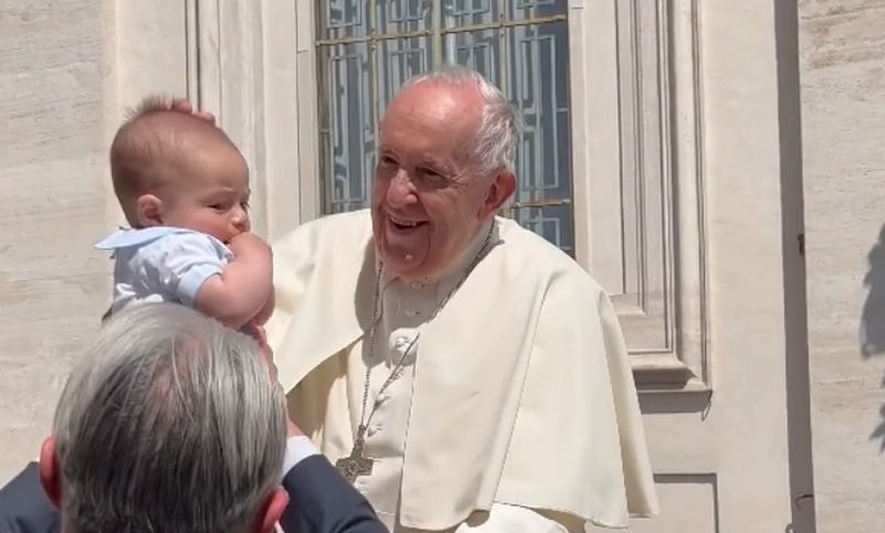 The Pope blessing Kaitlyn Folmer and Jonathan Morris's son Andrew