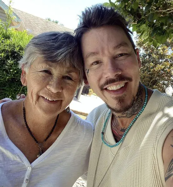 David Bromstad with his wother Diane Marlys