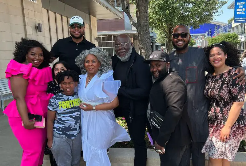 T.D Jakes with his family