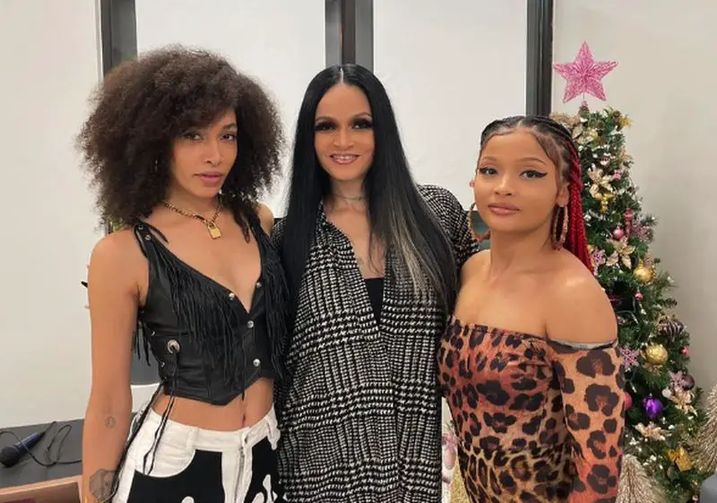 Charli Baltimore with her daughters