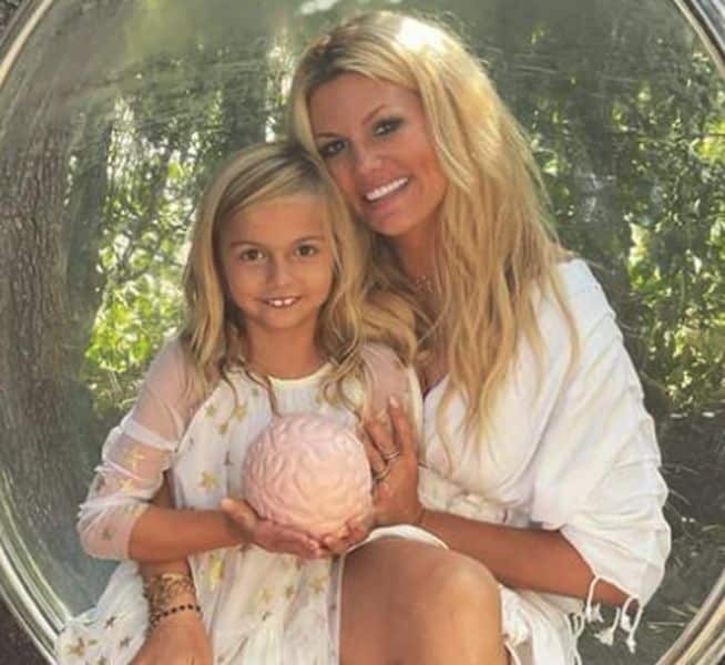 Courtney Hansen with her daughter Holland Marysia Walker