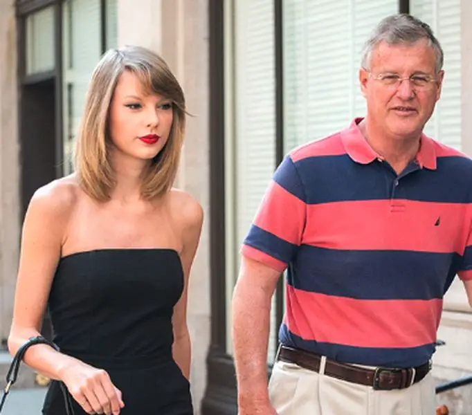 Taylor Swift with her father Scott Kingsley Swift