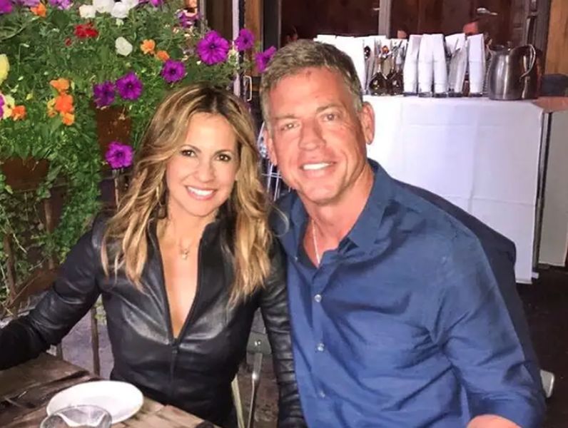 Troy Aikman with his wife Catherine Capa Mooty
