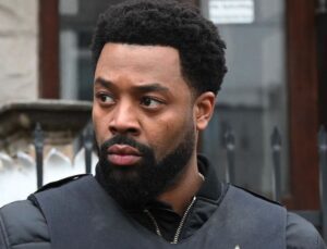 Who Is LaRoyce Hawkins Wife? Age, Son, Net Worth