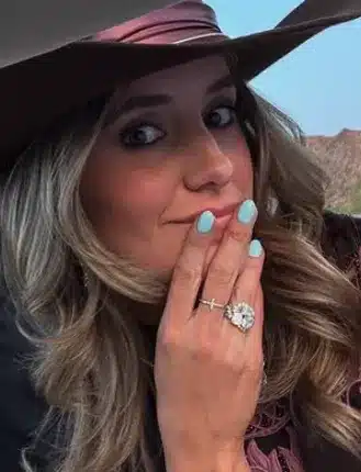 Lainey Wilson shows off engagement ring