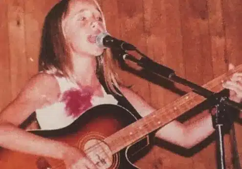 Young Lainey Wilson singing