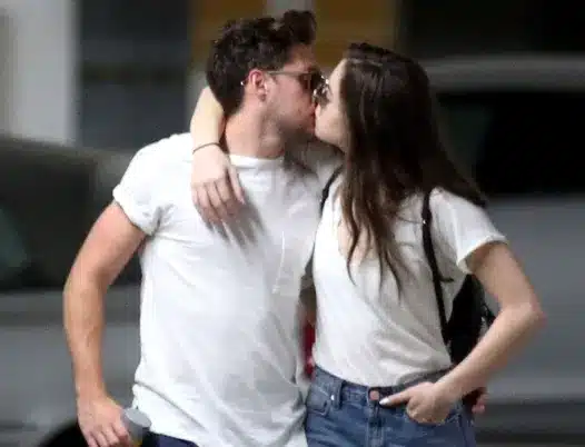 Hailee Steinfeld kissing ex-boyfriend Niall Horan in public